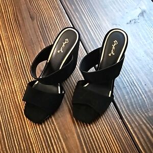 QUPID OPEN TOE CHUNKY HEELS